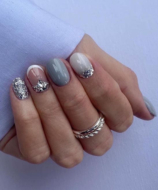 Simple Christmas Nails French