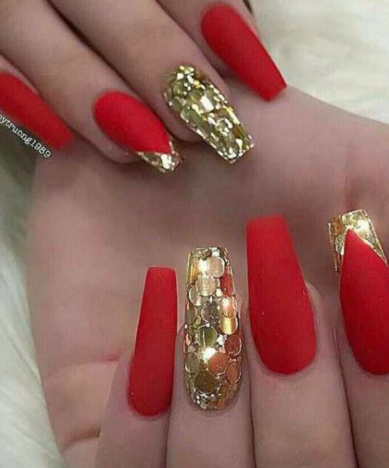 Simple Red and Green Christmas Nails