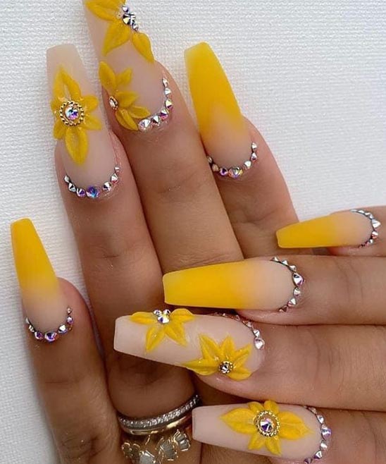 White and Gold Nail Designs