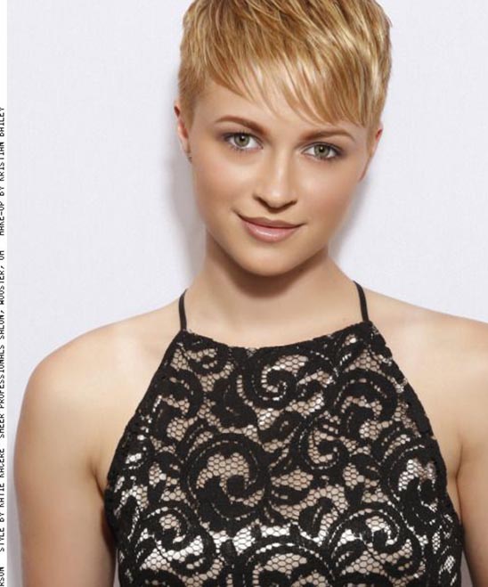 Short Hairstyles for Curly Hair With Bangs